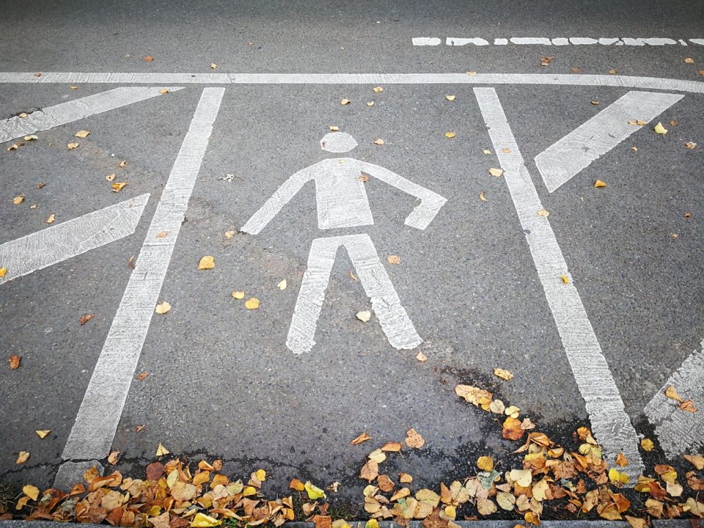 Pedestrian crosswalk and traffic signals at a New York City intersection